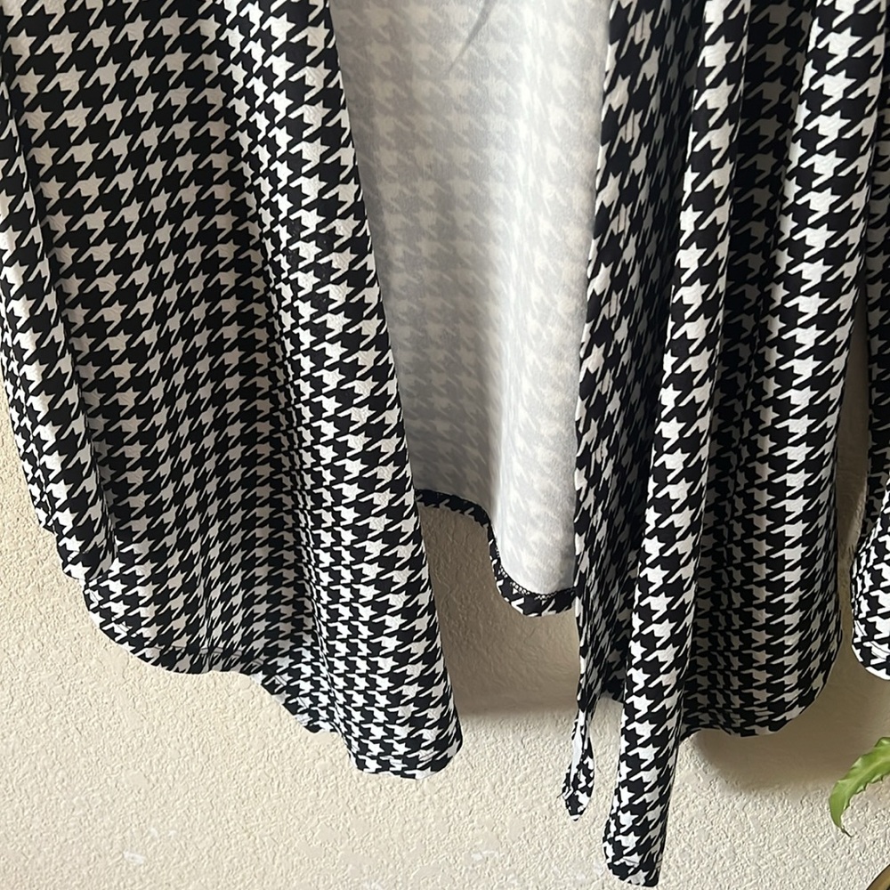 Large Houndstooth Cardigan - Picture 4 of 5
